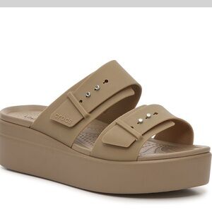 BROOKLYN BUCKLE CROCS Platforms Kahki Size 6